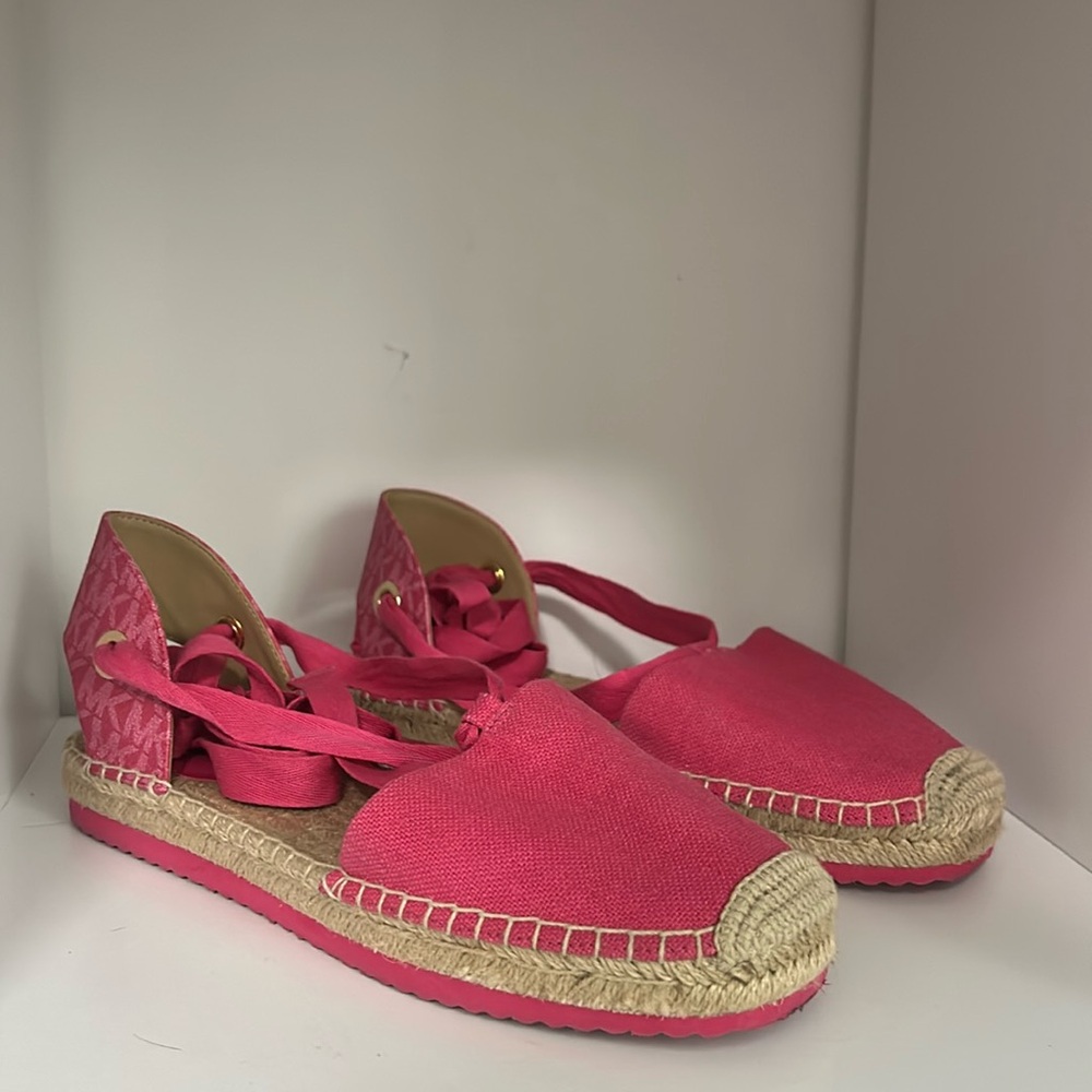 USED ONLY ONCE MICHAEL KORS FLATS ‼️❤️💖